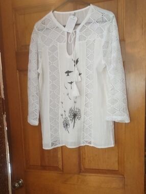 Women's NWT QpWhite Crochet-Detail Tunic with Dandelion Print